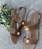 Sandalia Candelitas plana 3954 cuero camel. - Imagen 1