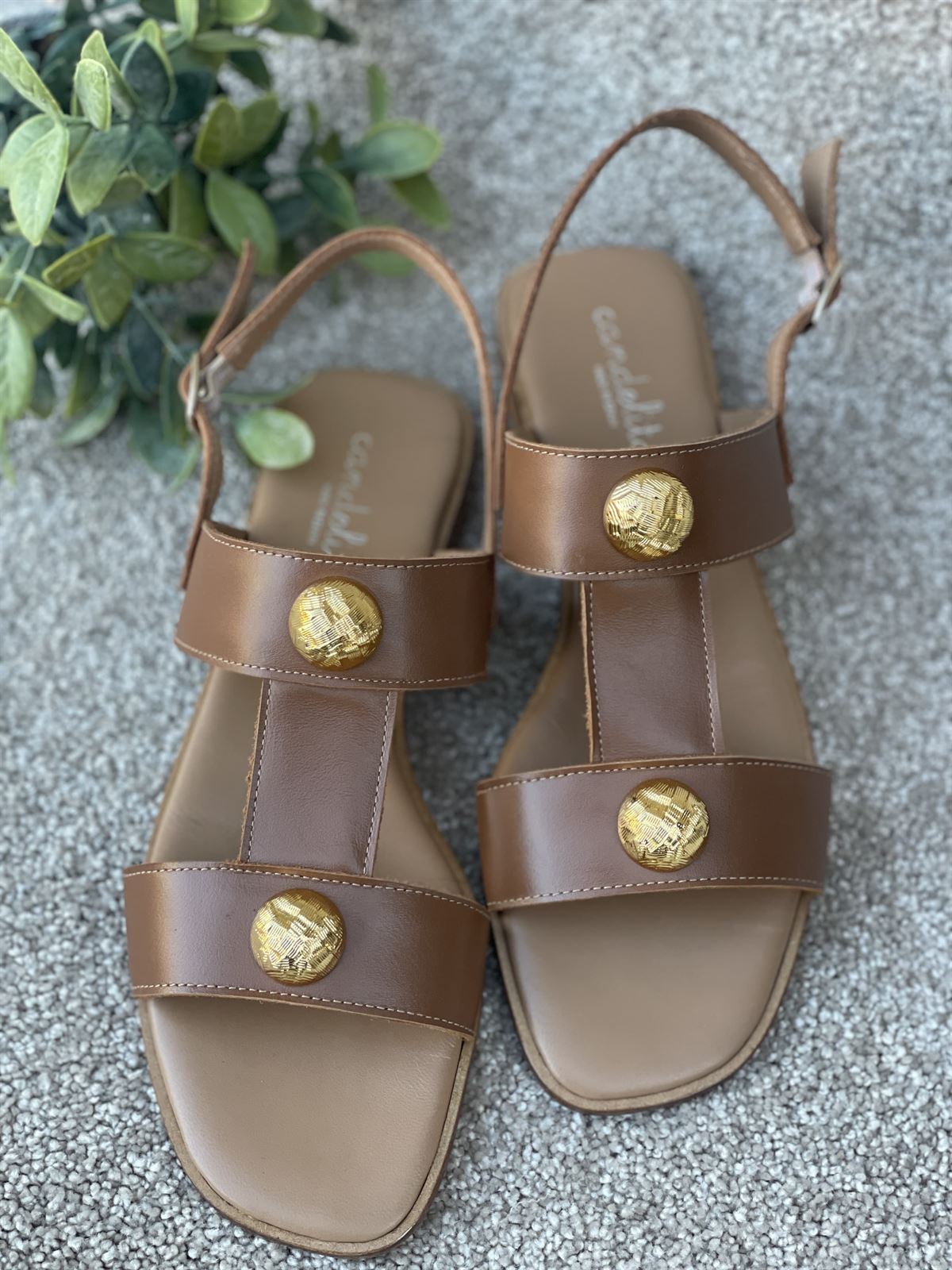 Sandalia Candelitas plana 3954 cuero camel. - Imagen 2