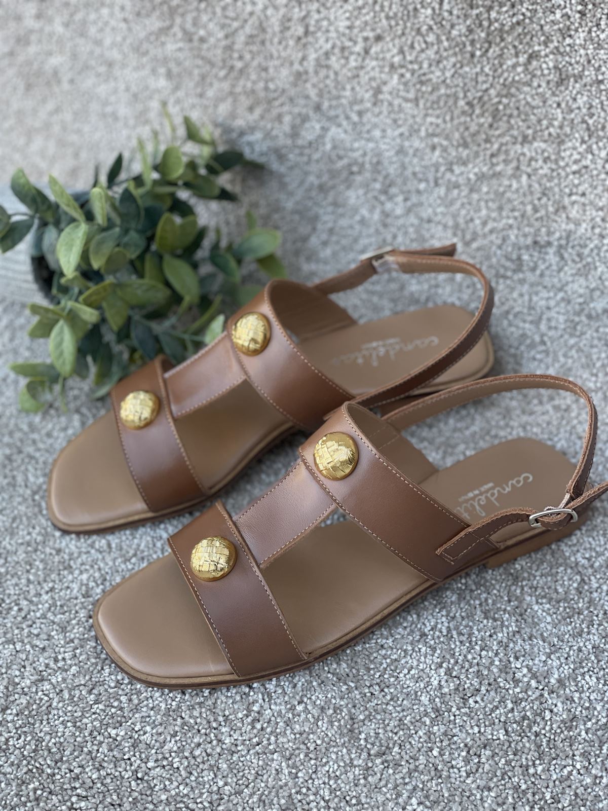 Sandalia Candelitas plana 3954 cuero camel. - Imagen 3
