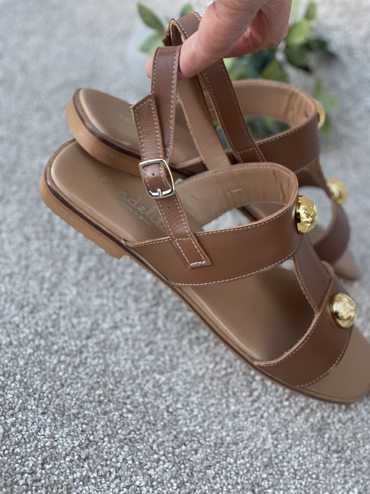 Sandalia Candelitas plana 3954 cuero camel. - Imagen 4