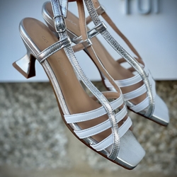 Sandalia Candelitas tiras Blanca y Plata - Imagen 1