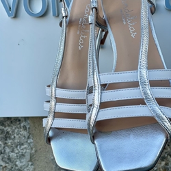 Sandalia Candelitas tiras Blanca y Plata - Imagen 2