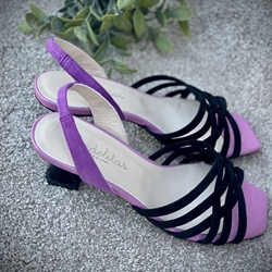 Sandalia Candelitas tiras colores lilas y negro - Imagen 2
