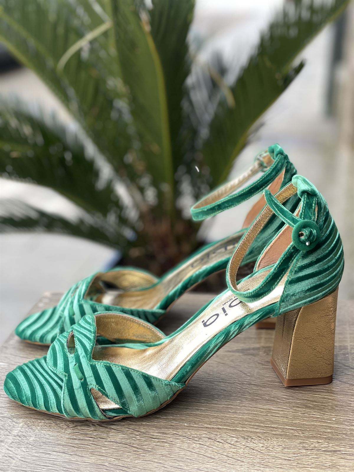 Sandalia Dibia by Ezzio terciopelo verde - Imagen 1