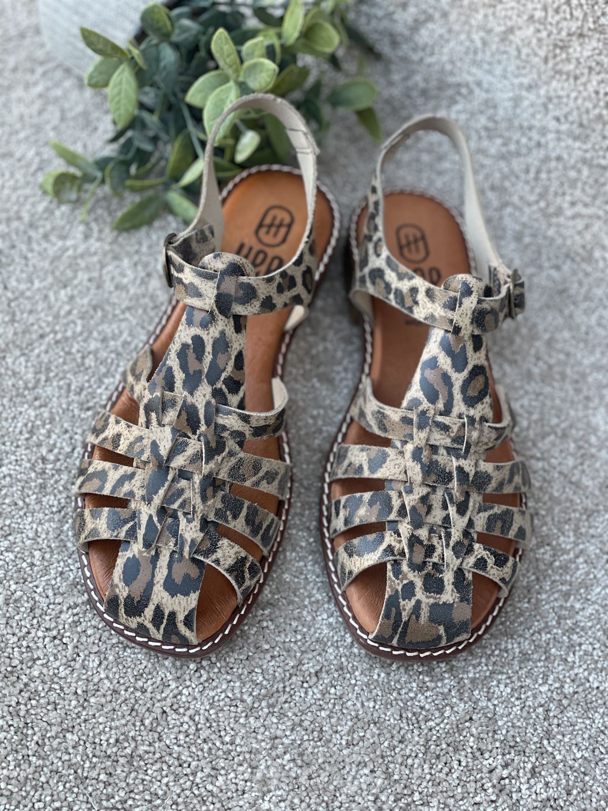 Sandalia HEEE SHOES cangrejera PIEL LEOPARDO - Imagen 2