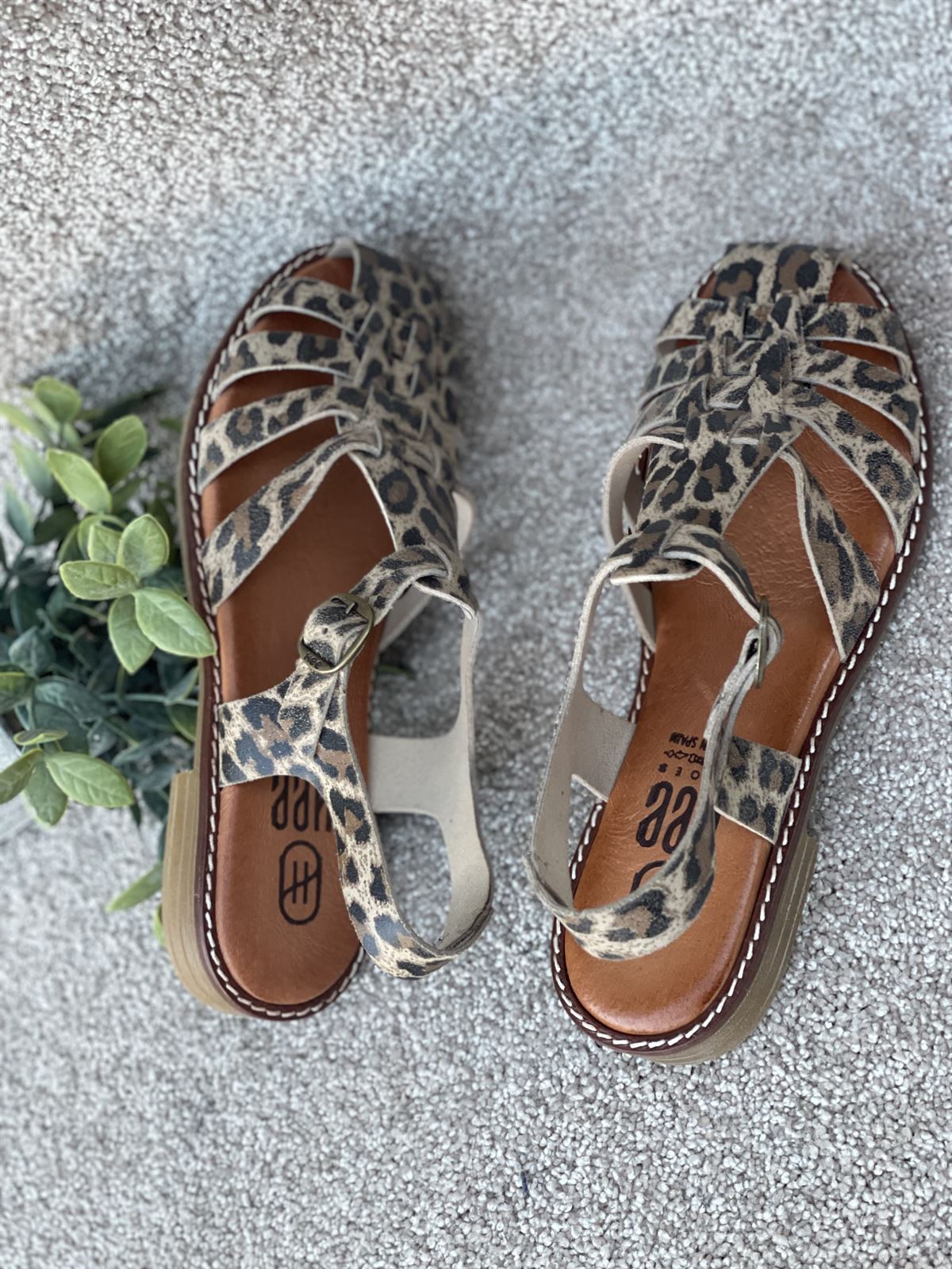 Sandalia HEEE SHOES cangrejera PIEL LEOPARDO - Imagen 3