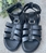 Sandalia HEEE SHOES CONFY tiras vaquetilla negra - Imagen 2