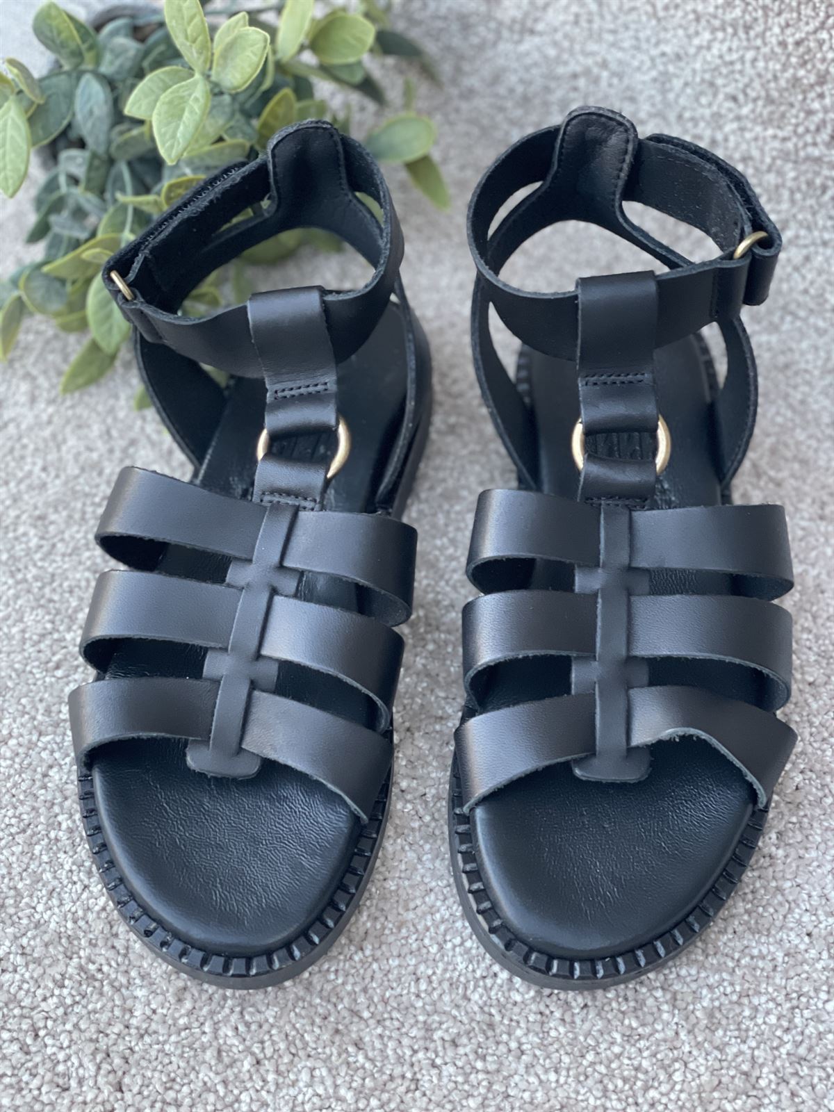 Sandalia HEEE SHOES CONFY tiras vaquetilla negra - Imagen 4