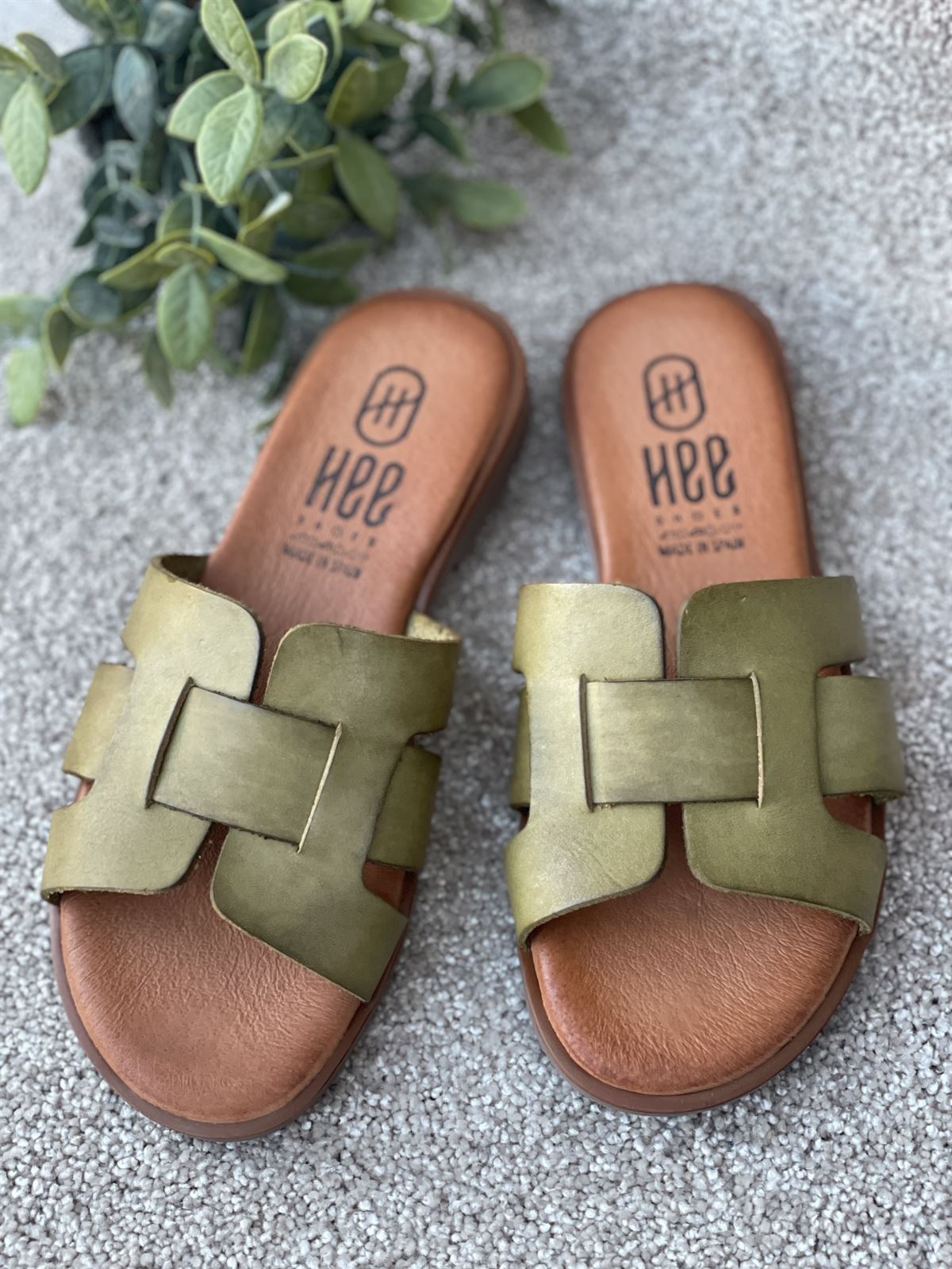 Sandalia HEEE SHOES descalza piel verde. - Imagen 2