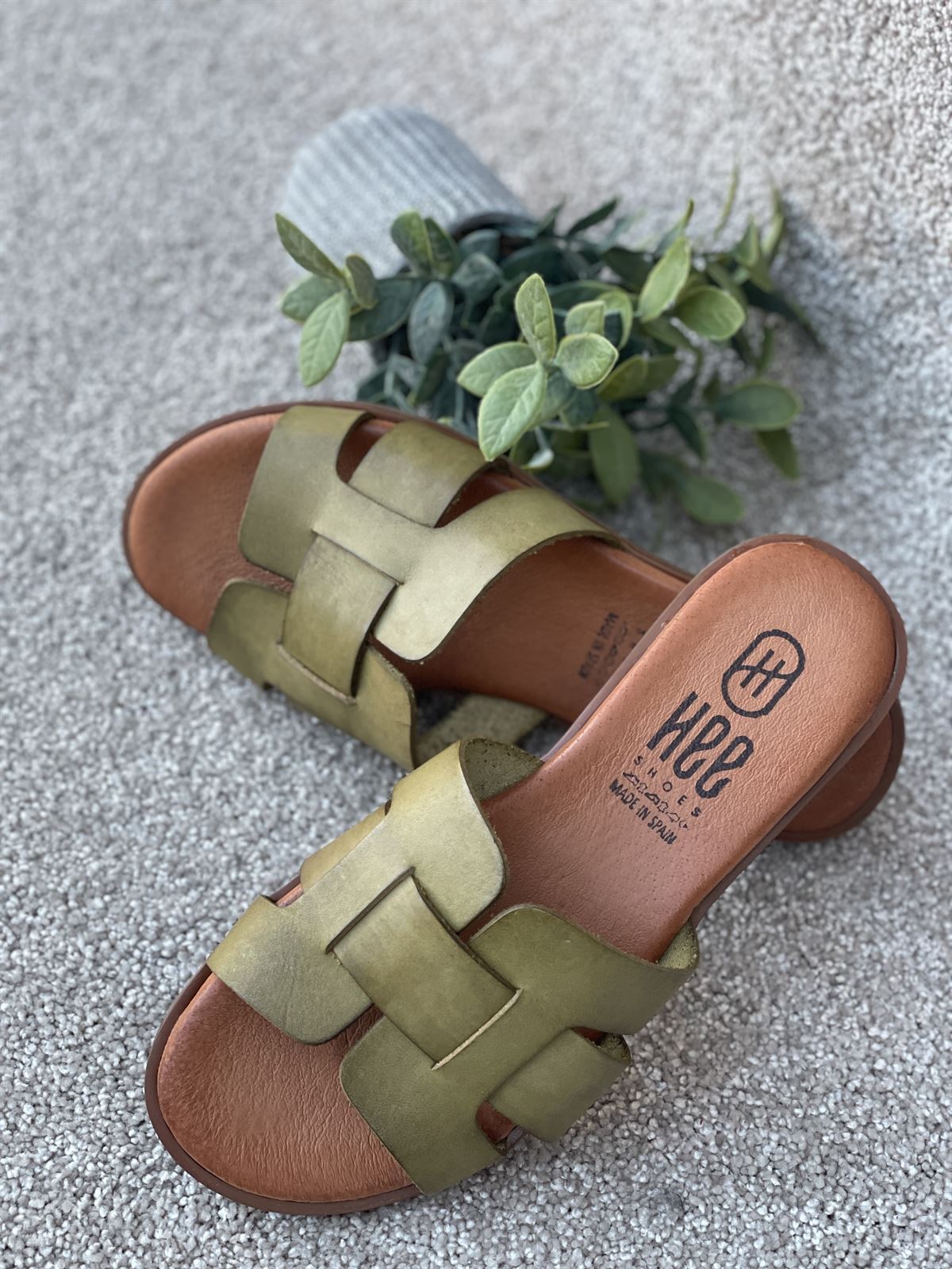 Sandalia HEEE SHOES descalza piel verde. - Imagen 4