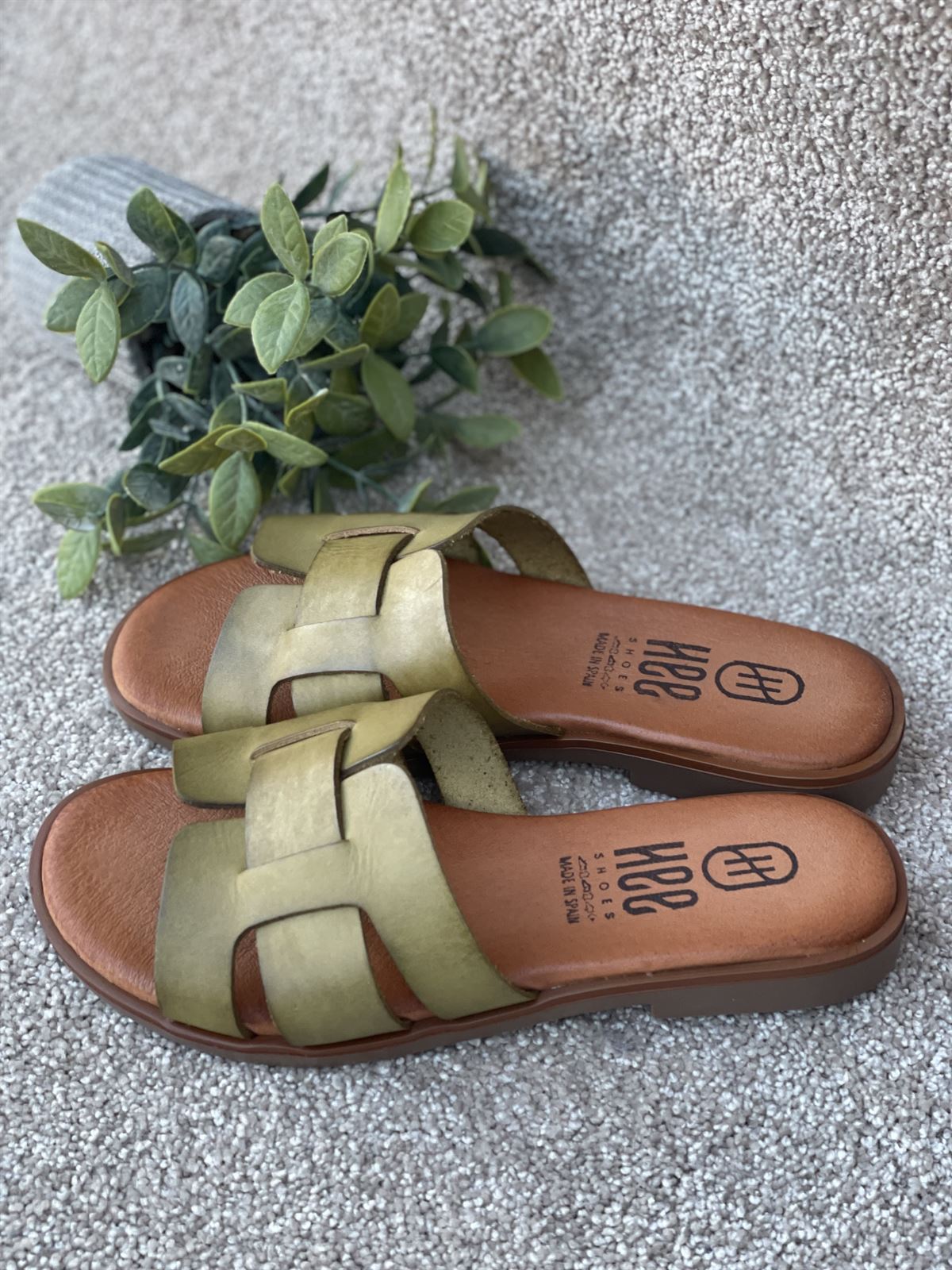 Sandalia HEEE SHOES descalza piel verde. - Imagen 5
