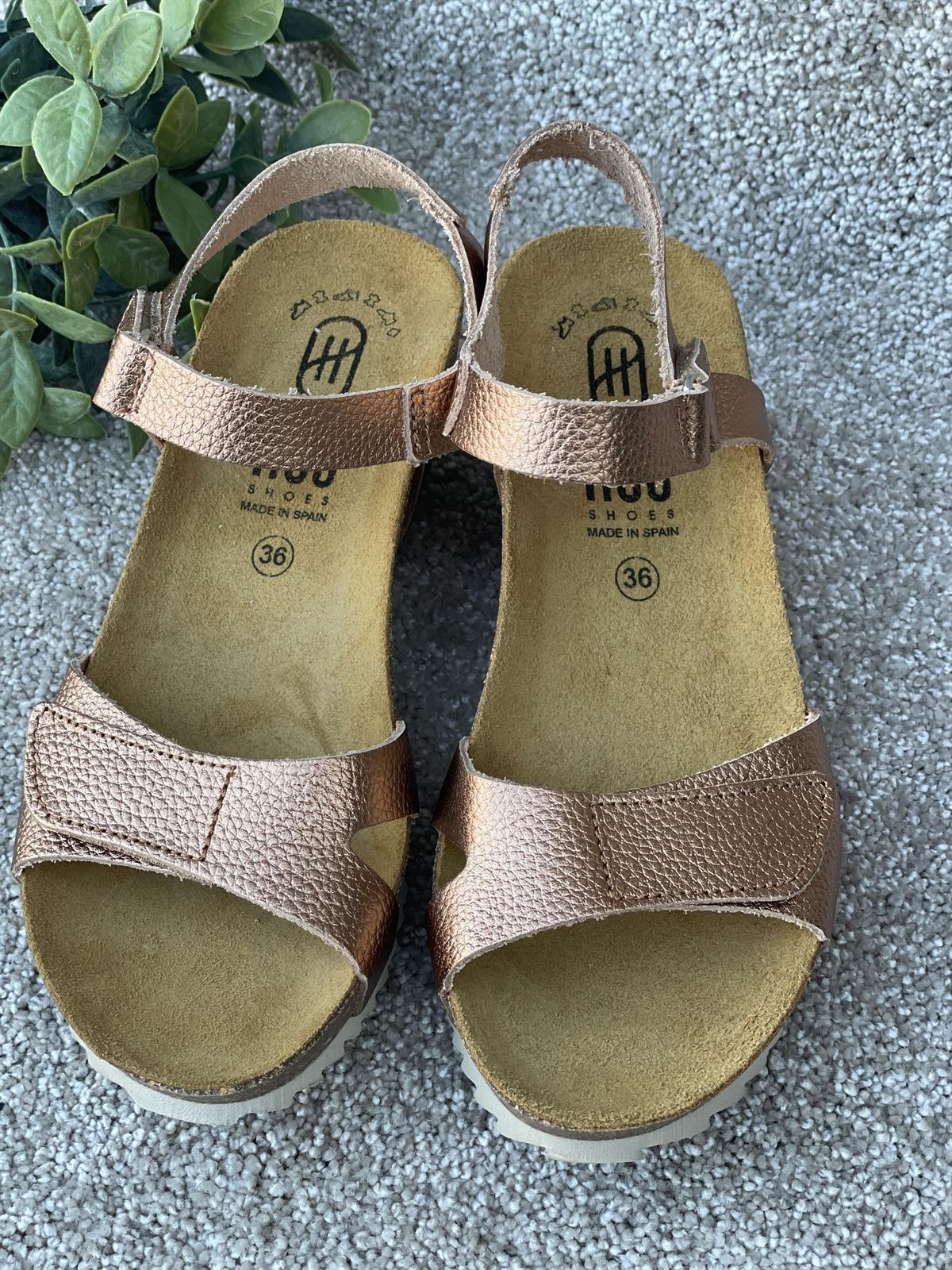 Sandalia HEEE SHOES Marsella BIO metalizada dorada. - Imagen 2