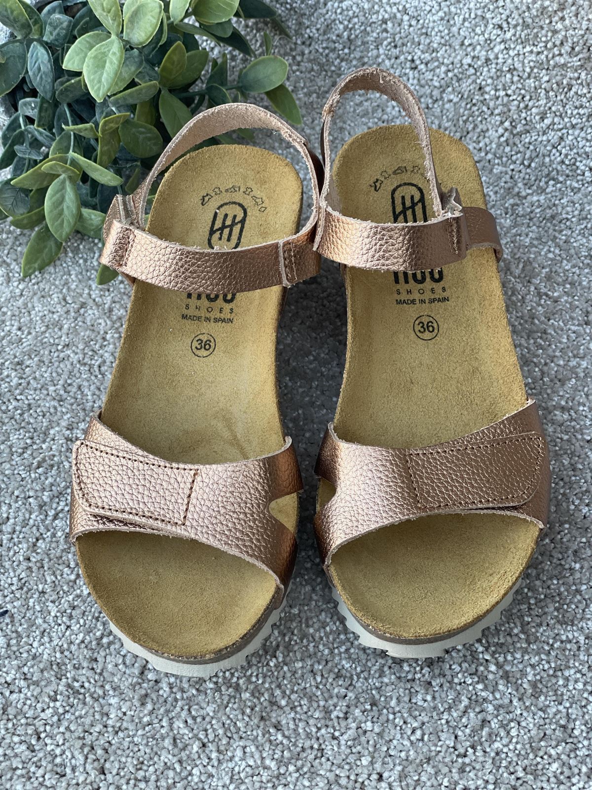 Sandalia HEEE SHOES Marsella BIO metalizada dorada. - Imagen 3