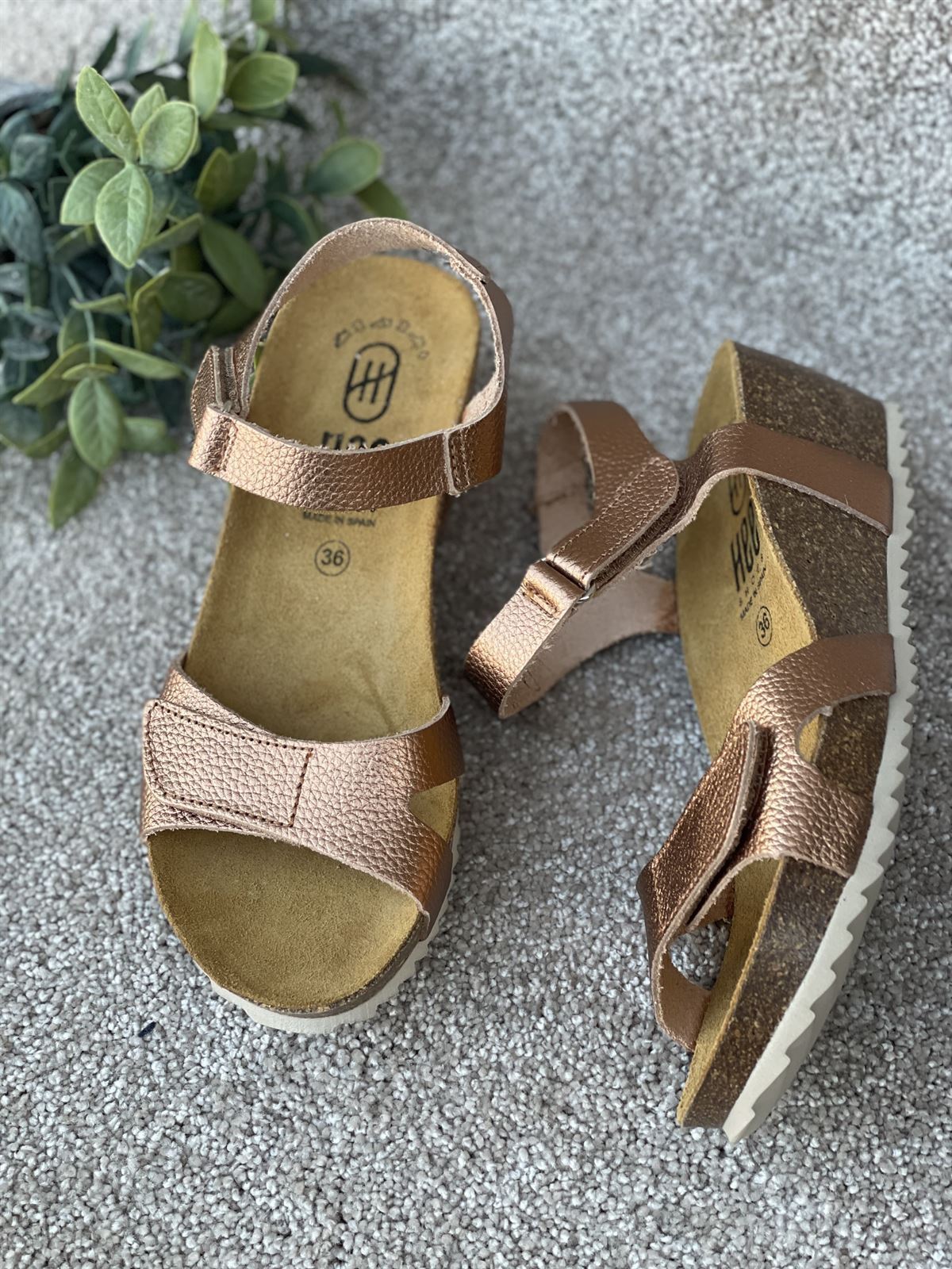 Sandalia HEEE SHOES Marsella BIO metalizada dorada. - Imagen 4