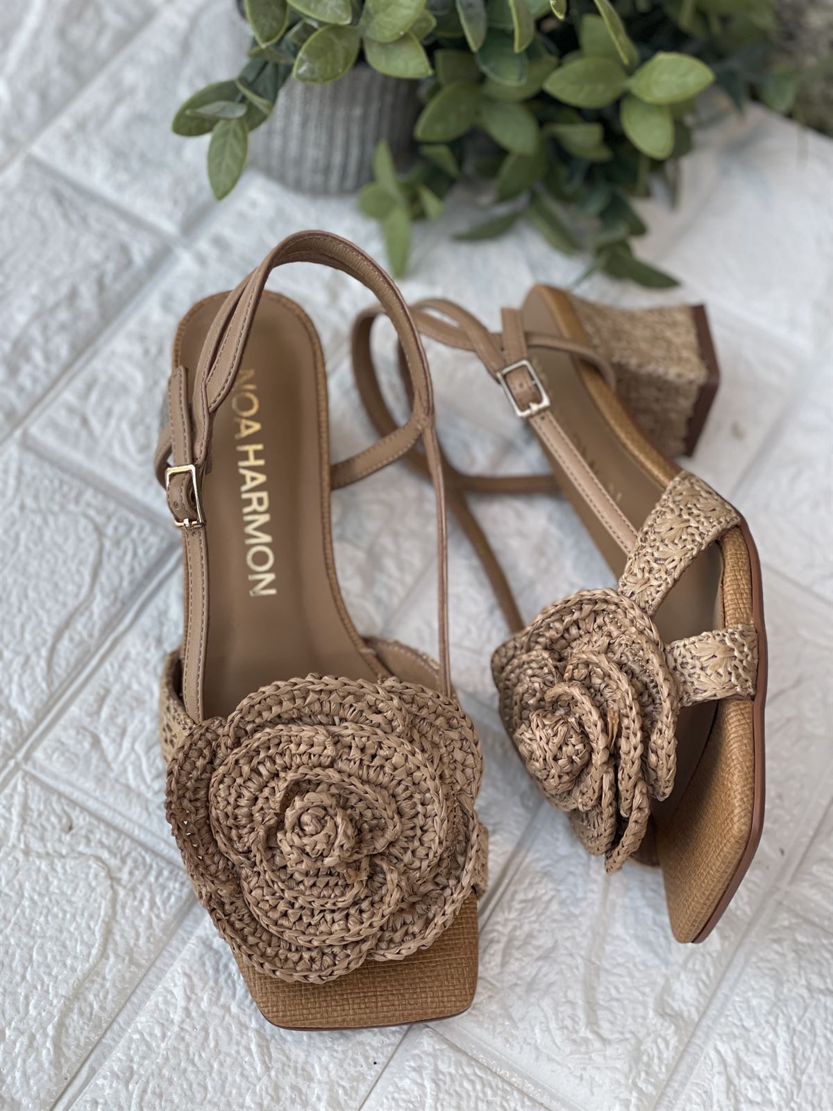 Sandalia Noa Harmon ABRIL flor camel - Imagen 1