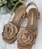 Sandalia Noa Harmon ABRIL flor camel - Imagen 2