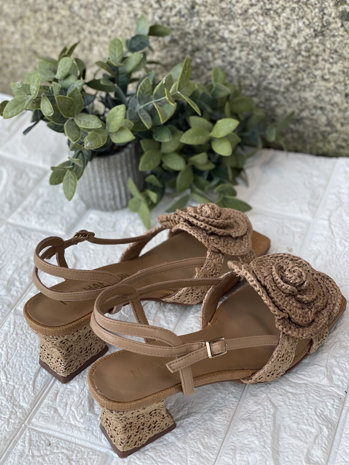 Sandalia Noa Harmon ABRIL flor camel - Imagen 4