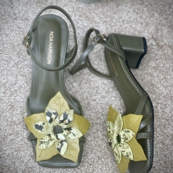 Sandalia Noa Harmon AZAMI FLOR tonos verdes - Imagen 1