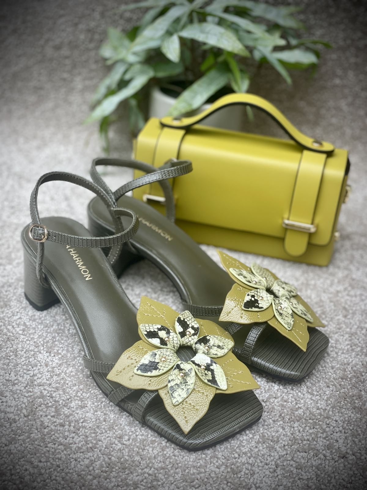 Sandalia Noa Harmon AZAMI FLOR tonos verdes - Imagen 2