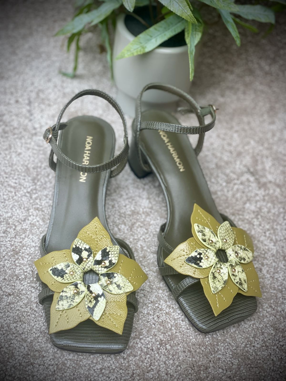 Sandalia Noa Harmon AZAMI FLOR tonos verdes - Imagen 3