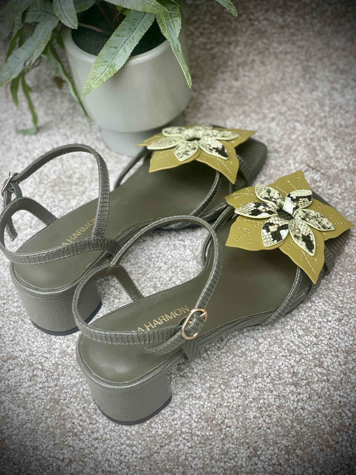 Sandalia Noa Harmon AZAMI FLOR tonos verdes - Imagen 4