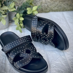 Sandalia Noa Harmon PEPPER tachas negra. - Imagen 1