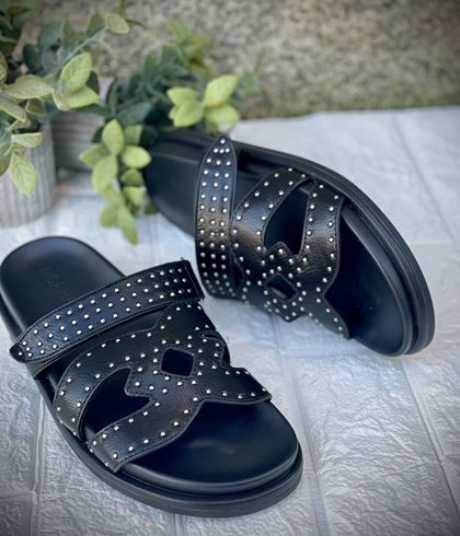 Sandalia Noa Harmon PEPPER tachas negra. - Imagen 1