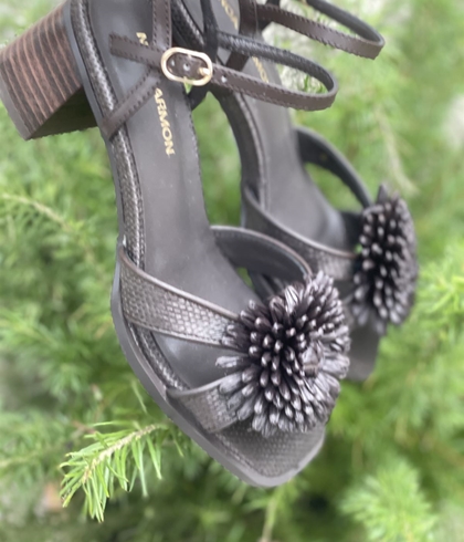 Sandalia Noa Harmon RIVA FLOR CHIOCOLATE - Imagen 1