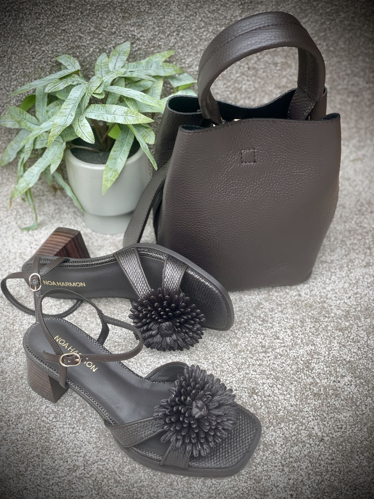 Sandalia Noa Harmon RIVA FLOR CHIOCOLATE - Imagen 2