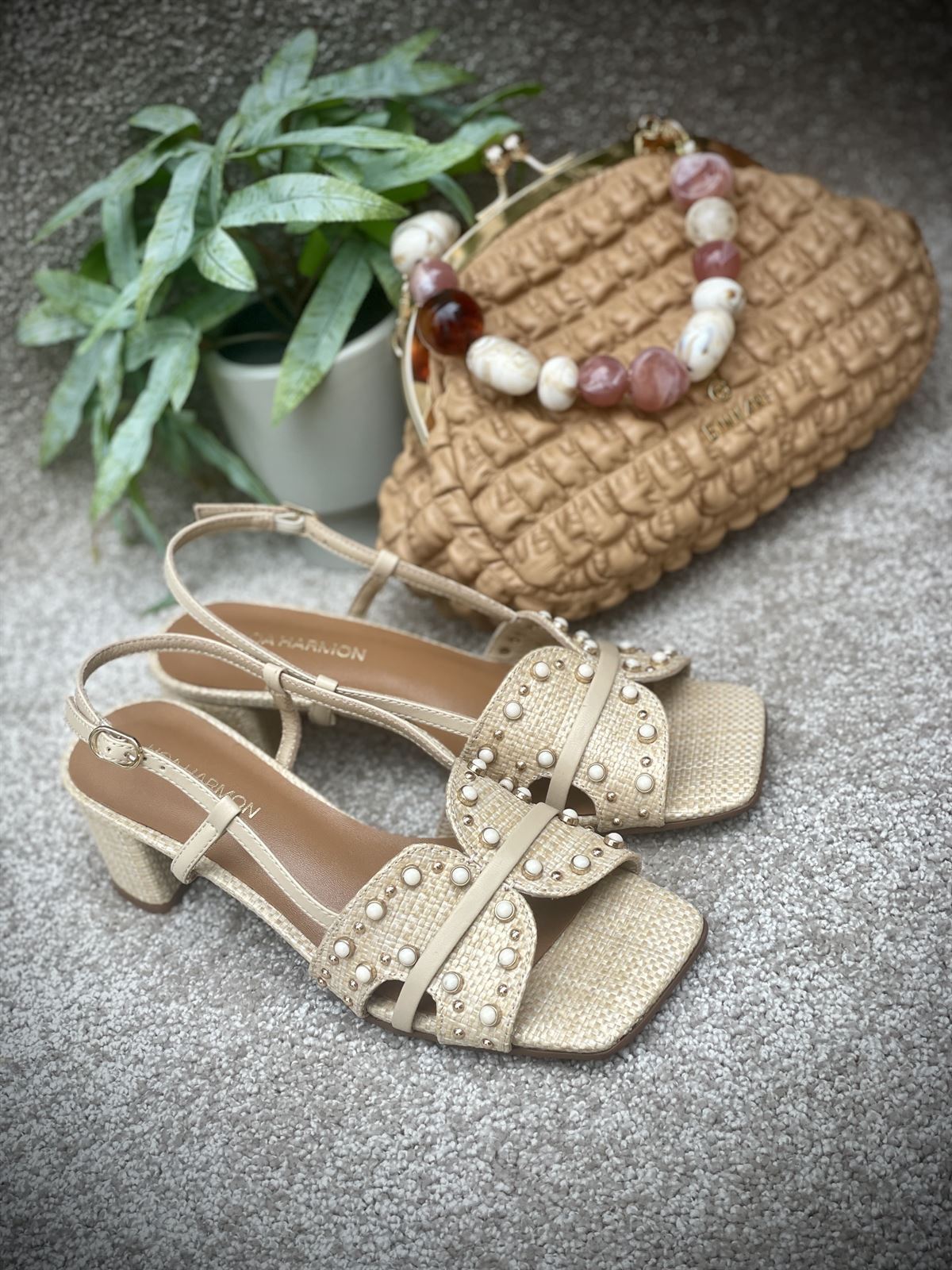 Sandalia Noa Harmon SALINA tachas beige - Imagen 2