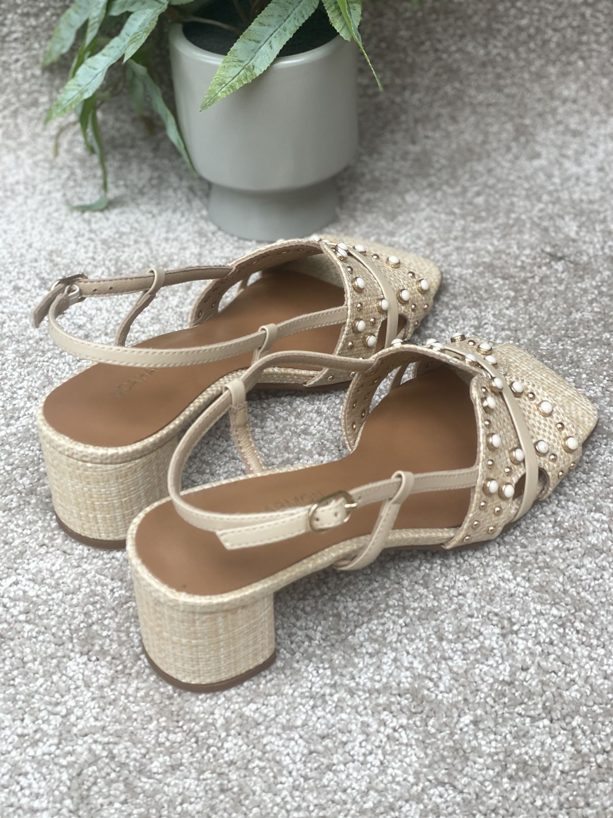 Sandalia Noa Harmon SALINA tachas beige - Imagen 3