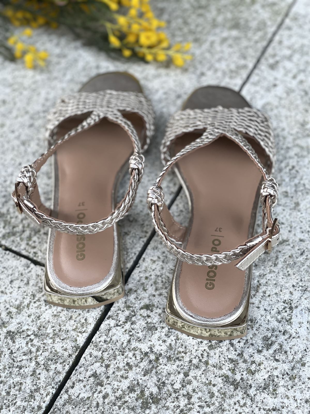 Sandalia plana Piel trenzada 79224 KITUNDA PLATINO - Imagen 1