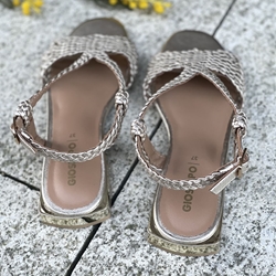 Sandalia plana Piel trenzada 79224 KITUNDA PLATINO - Imagen 1