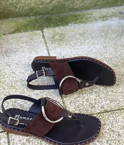 Sandalia Plumers Menorca 3023 dedo marrón choco - Imagen 2