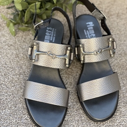 Sandalia Plumers Menorca 3622 plana eslabón platino - Imagen 1