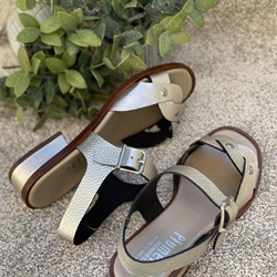 Sandalia Plumers Menorca 3644 plana metalizada platino oro - Imagen 2