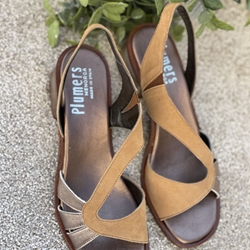 Sandalia Plumers Menorca 3656 asimetric camel y cobre - Imagen 2