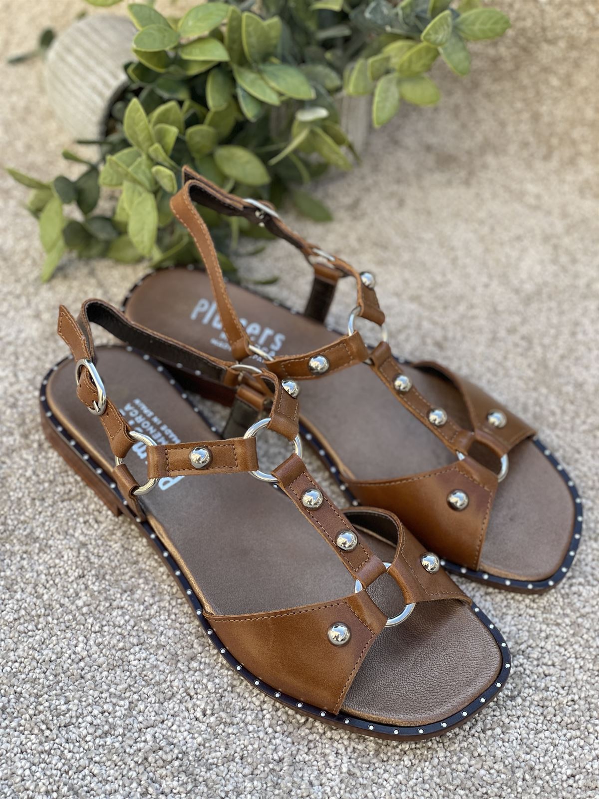 Sandalia Plumers Menorca 3885 plana argollas cuero - Imagen 1
