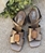 Sandalia Plumers Menorca 3990 tacón piedra bronce - Imagen 1