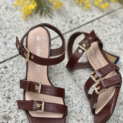 Sandalia tacón Angari 52357-MT LOLA marrón chocolate 3 hebillas. - Imagen 2