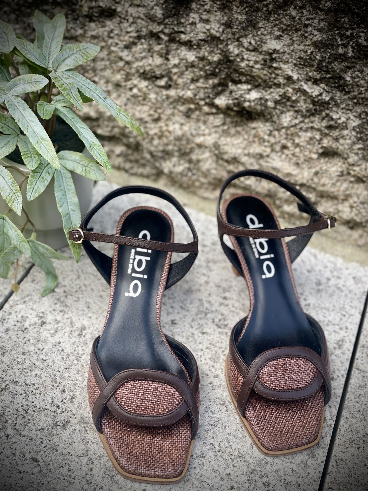 Sandalia tacón Dibia by Ezzio 56288 cacao y  marrón chocolate - Imagen 1