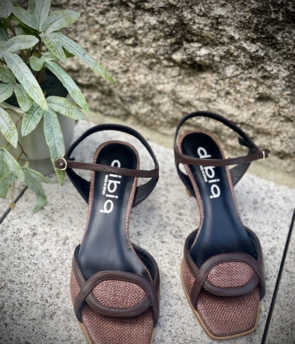 Sandalia tacón Dibia by Ezzio 56288 cacao y  marrón chocolate - Imagen 1