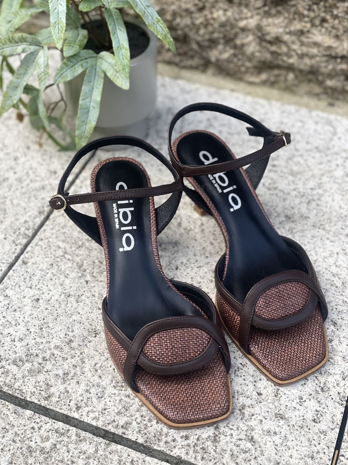 Sandalia tacón Dibia by Ezzio 56288 cacao y  marrón chocolate - Imagen 2