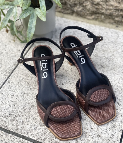 Sandalia tacón Dibia by Ezzio 56288 cacao y  marrón chocolate - Imagen 2