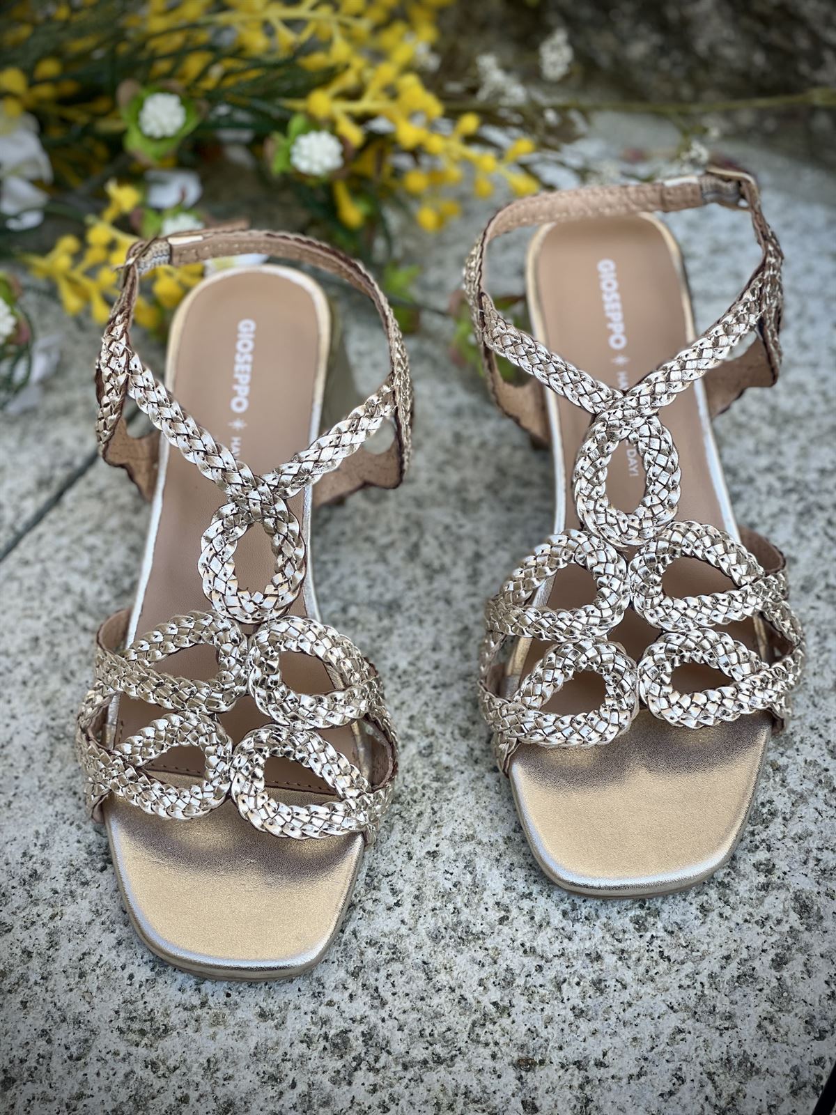 Sandalia tacón medio Piel trenzada 79234 CRESCENT PLATINO - Imagen 1