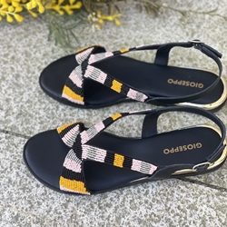 Sandalias Gioseppo Schoepke cuña plana pedrería mostazas. - Imagen 1