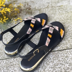 Sandalias Gioseppo Schoepke cuña plana pedrería mostazas. - Imagen 2