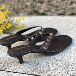 SANDALIAS Gioseppo SOKOTO piel de dedo con tachas marrón chocolate - Imagen 1