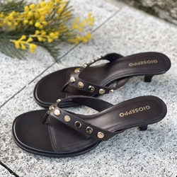 SANDALIAS Gioseppo SOKOTO piel de dedo con tachas marrón chocolate - Imagen 2