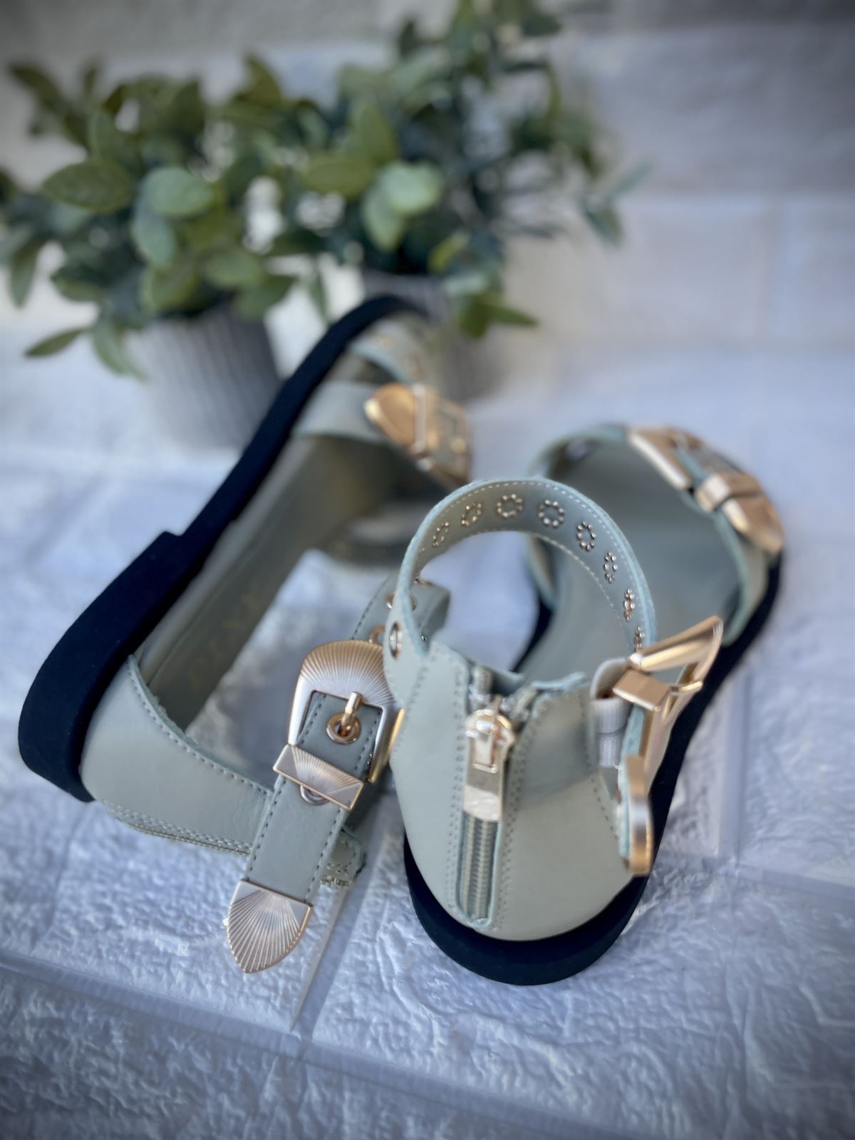 Sandalias PIXY hebillas y tachas color menta - Imagen 1